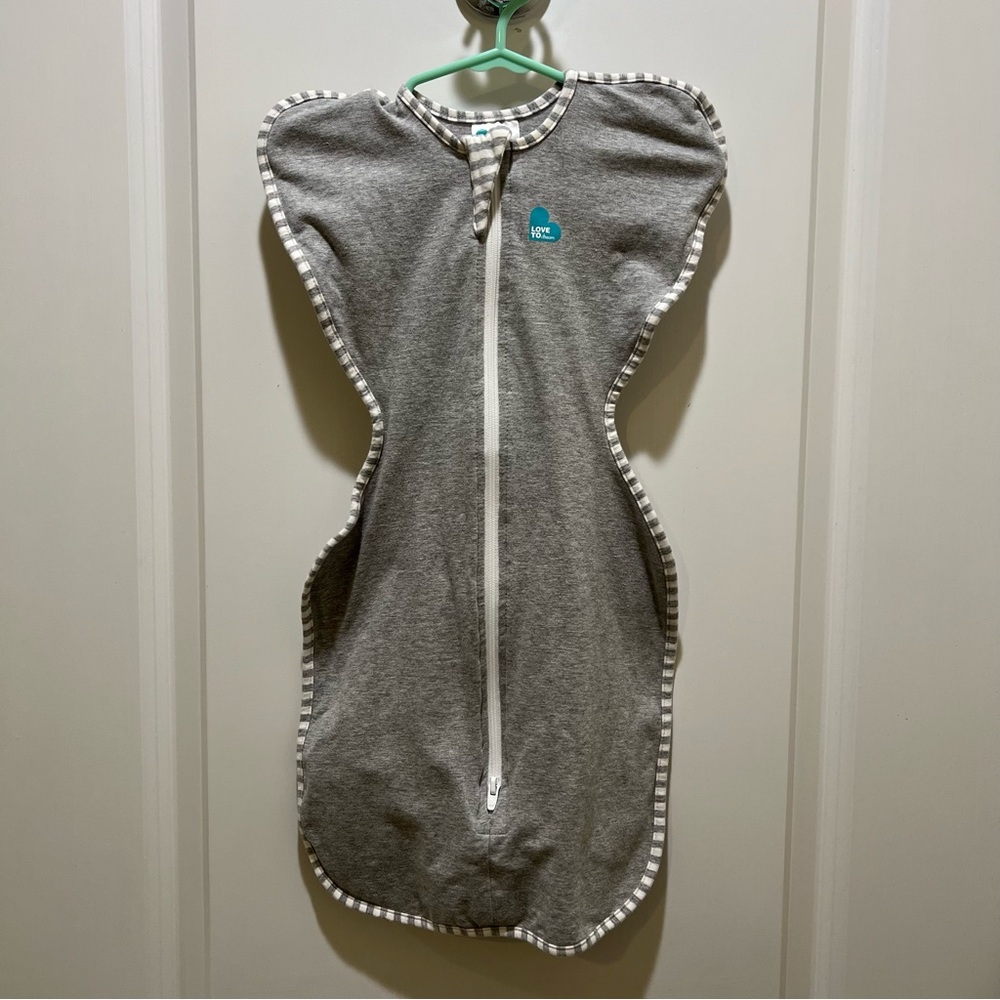Never worn Love to Dream Arms Up Sleep Swaddle size small